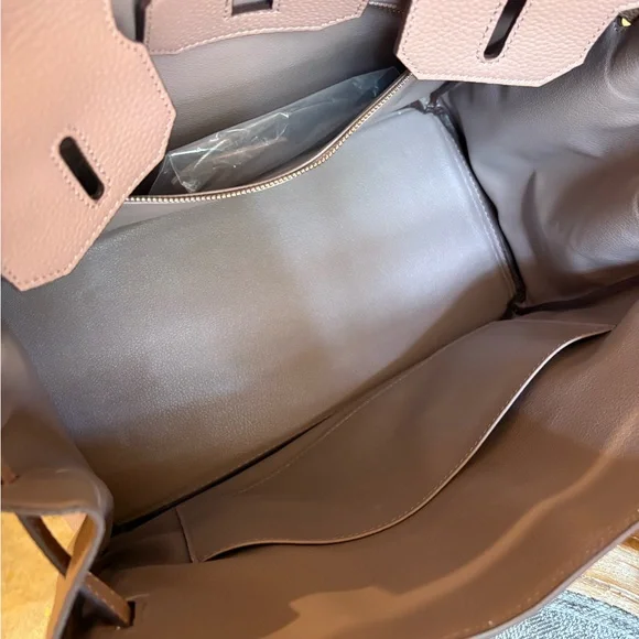 Mauve Leather Handbag - Picture 4 of 7